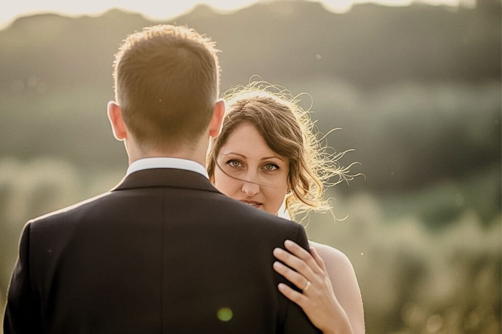 Privirea tandră a Irinei către Gio, portret romantic la apus în Roma