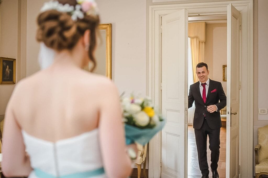 Mirele Gio intră emoționat în cameră și o vede pentru prima dată pe mireasa Irina, moment first look Roma